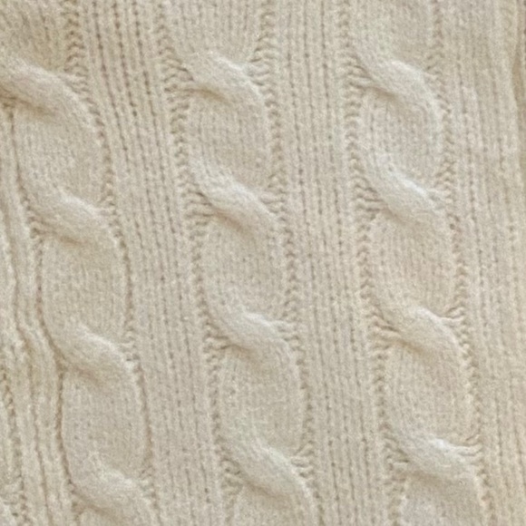 White Abercrombie cable knit sweater - Picture 3 of 3